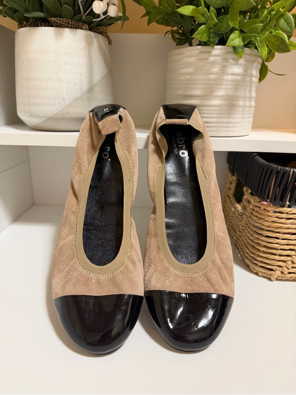 ARBR Italy Women's Two-Tone Beige and Black Ballet Flats 39, 8.5